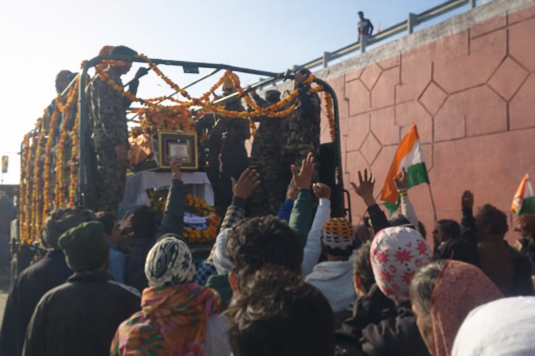 डोडा हादसे में शहीद मोहित का पार्थिव शरीर झज्जर पहुंचा, सैन्य सम्मान के साथ अंतिम विदाई | हर आंख नम