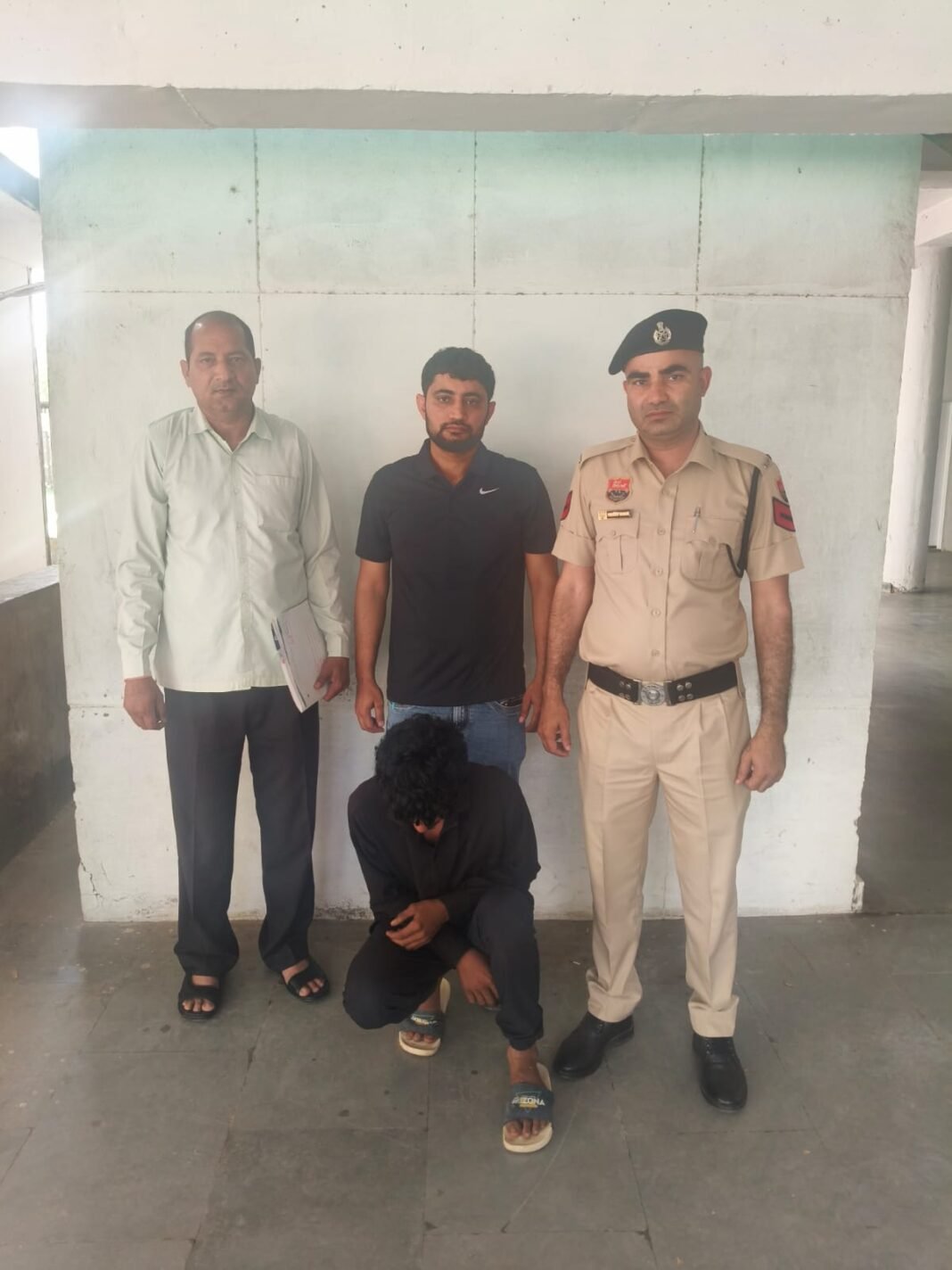 Charkhi Dadri News: कारतूस और खाली खोल के साथ युवक काबू….