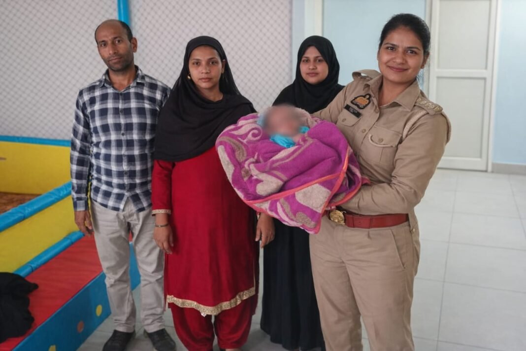 Breaking News : तीसरी बेटी के जन्म पर दंपती ने बच्ची को निसंतान परिवार को सौंपा, बाद में अपहरण की झूठी कहानी बनाई Breaking News : तीसरी बेटी के जन्म पर दंपती ने बच्ची को निसंतान परिवार को सौंपा, बाद में अपहरण की झूठी कहानी बनाई