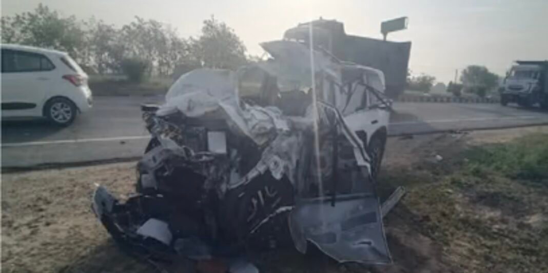 Hansi News : तेज रफ्तार कार ट्रैक्टर-ट्रॉली से टकराई, दो की मौत, तीन घायल…. Hansi News : तेज रफ्तार कार ट्रैक्टर-ट्रॉली से टकराई, दो की मौत, तीन घायल….