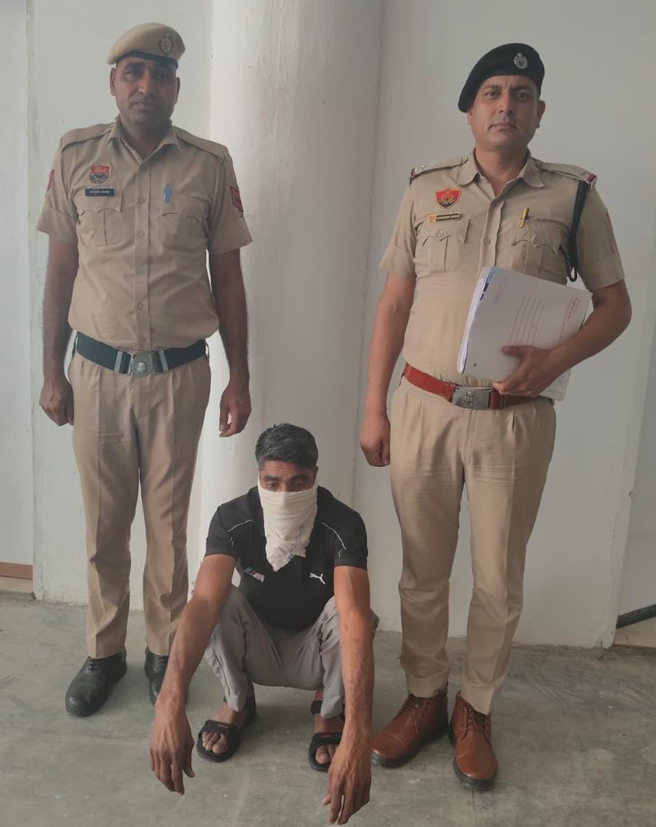 Charakhi Dadri News : थार से जानलेवा टक्कर, दूसरा आरोपी पुलिस गिरफ्त में Charakhi Dadri News : थार से जानलेवा टक्कर, दूसरा आरोपी पुलिस गिरफ्त में