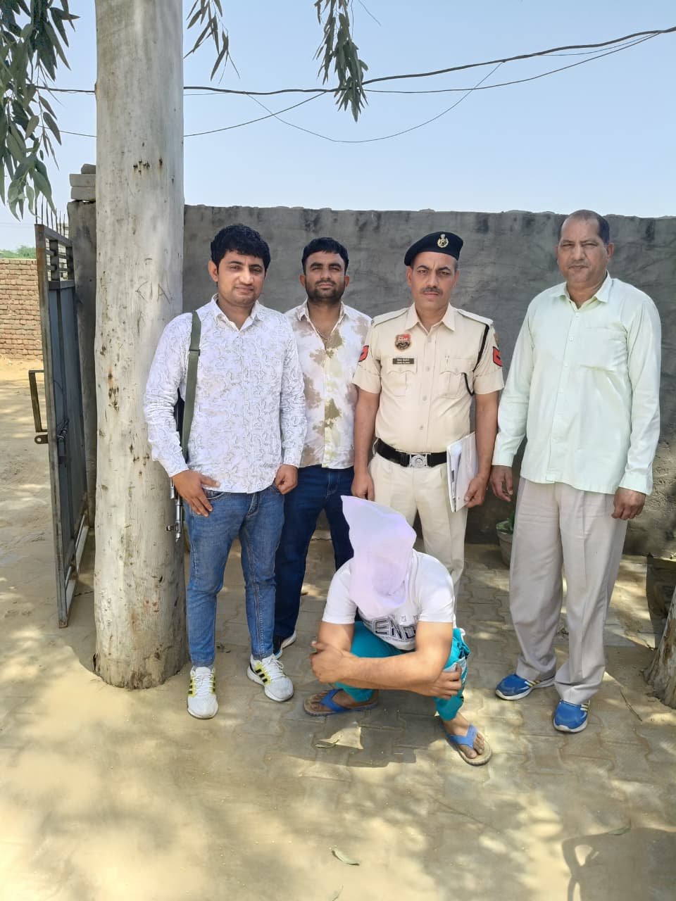 Charkhi Dadri News : तिवाला गांव में अवैध हथियार के साथ युवक गिरफ्तार | Charkhi Dadri News : तिवाला गांव में अवैध हथियार के साथ युवक गिरफ्तार |