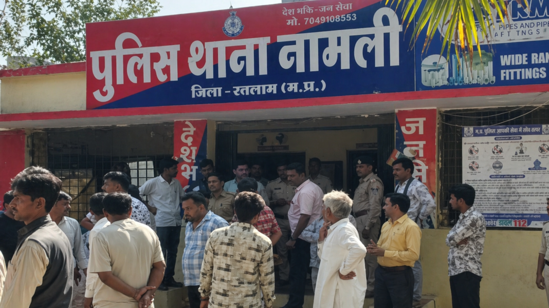 Breaking News : बेटी से ज्यादती के आरोप में हवालात में बंद पिता ने लगाई फांसी, झूठा केस दर्ज कराने का आरोप Breaking News : बेटी से ज्यादती के आरोप में हवालात में बंद पिता ने लगाई फांसी, झूठा केस दर्ज कराने का आरोप