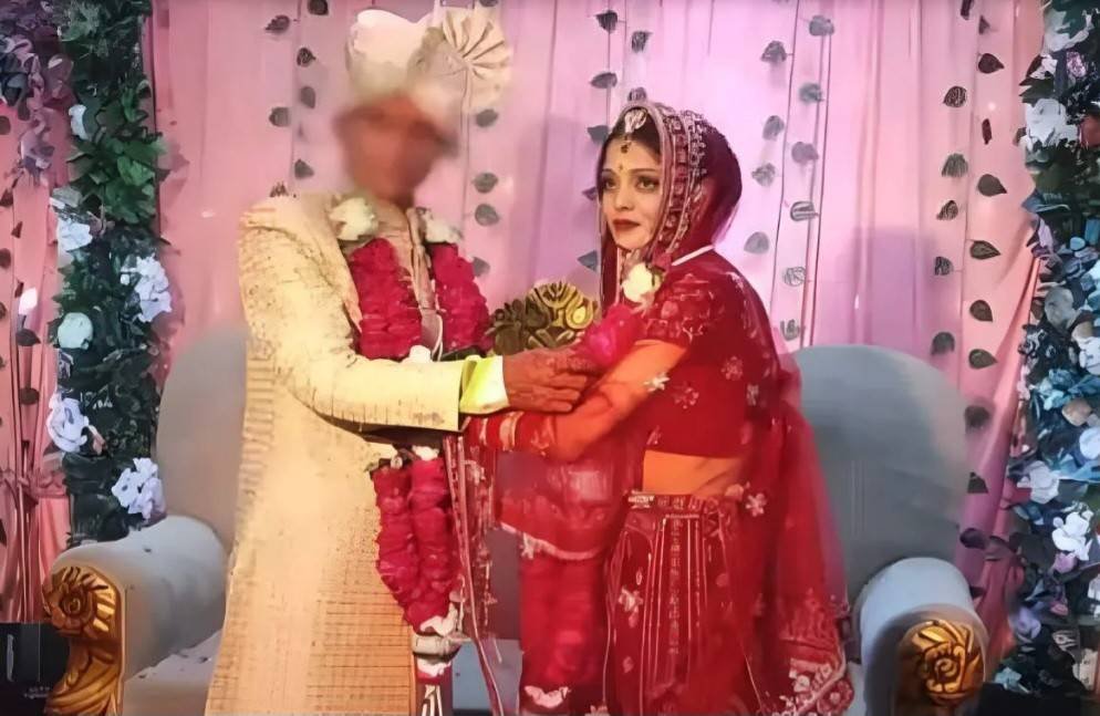Breaking News : पति ने पत्नी की कराई दूसरी शादी, फर्जी विवाह गिरोह का खुलासा Breaking News : पति ने पत्नी की कराई दूसरी शादी, फर्जी विवाह गिरोह का खुलासा