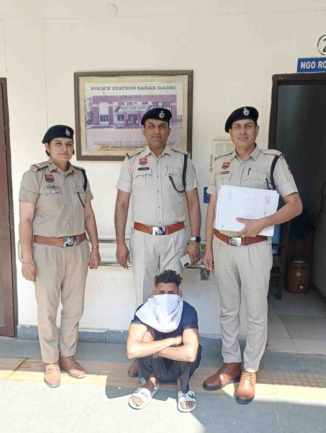 Charkhi Dadri News : किशोरी के साथ दुष्कर्म करने और गर्भवती करने के आरोपी को पुलिस ने किया गिरफ्तार Charkhi Dadri News : किशोरी के साथ दुष्कर्म करने और गर्भवती करने के आरोपी को पुलिस ने किया गिरफ्तार