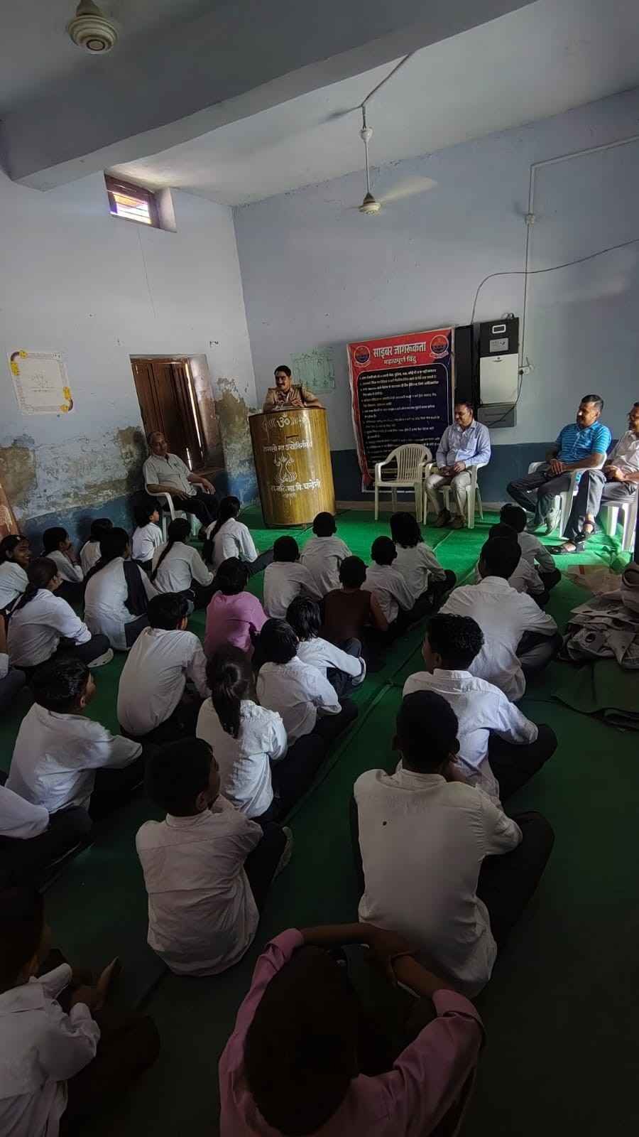 Charkhi Dadri News : चरखी दादरी पुलिस का साइबर जागरूकता अभियान, छात्रों को दी बड़ी सीख Charkhi Dadri News : चरखी दादरी पुलिस का साइबर जागरूकता अभियान, छात्रों को दी बड़ी सीख