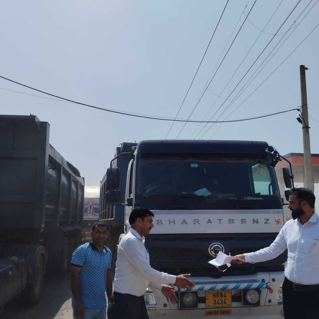 Charkhi Dadri News : जिला में ओवरलोड वाहनों पर बड़ी कार्रवाई | SDM डॉ. विरेन्द्र सिंह का विशेष चेकिंग अभियान | Charkhi Dadri News : जिला में ओवरलोड वाहनों पर बड़ी कार्रवाई | SDM डॉ. विरेन्द्र सिंह का विशेष चेकिंग अभियान |