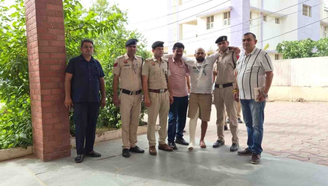 Charkhi Dadri News : बौंद कलां मर्डर केस में बड़ा एक्शन 25 हजार का इनामी अपराधी अमरजीत उर्फ मोनू गिरफ्तार, Charkhi Dadri News : बौंद कलां मर्डर केस में बड़ा एक्शन 25 हजार का इनामी अपराधी अमरजीत उर्फ मोनू गिरफ्तार,