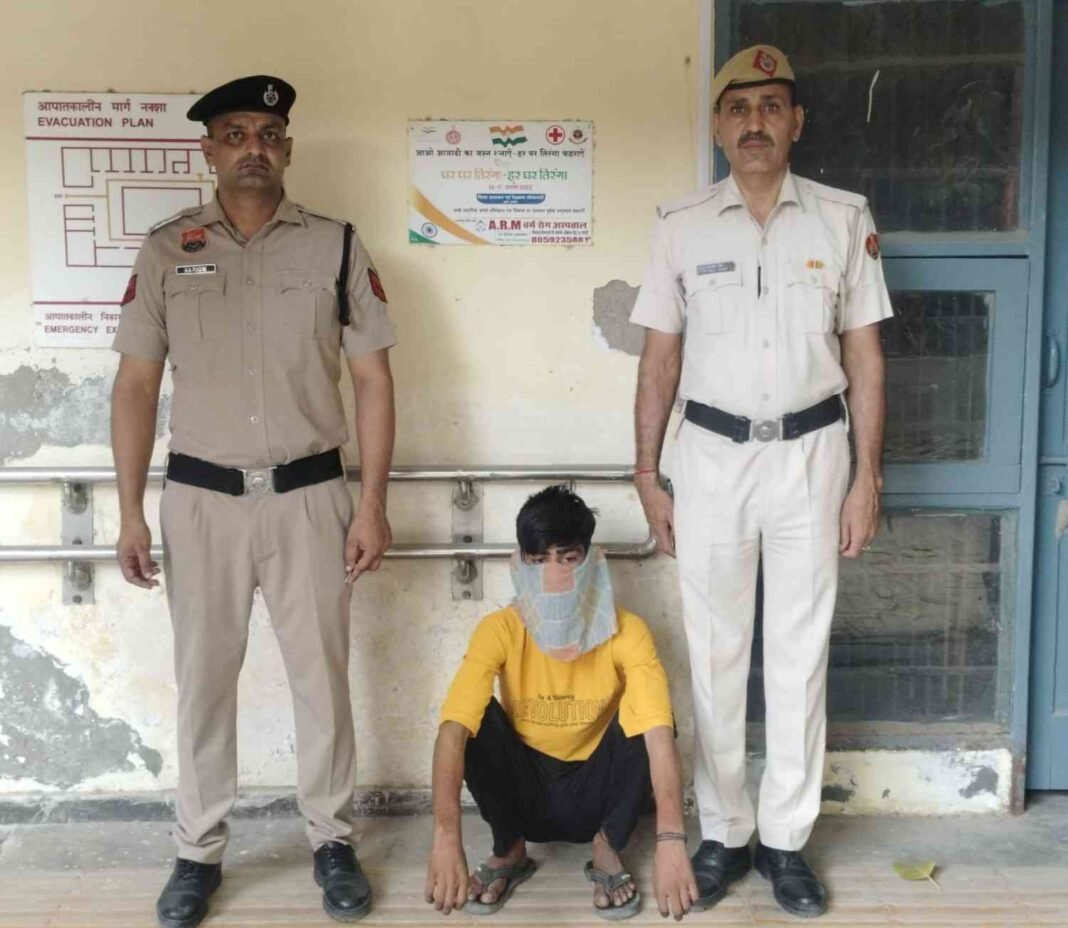 Charkhi Dadri News : बाबा स्वामी दयाल मंदिर में दानपात्र तोड़कर रुपये चोरी करने का चौथा आरोपी काबू Charkhi Dadri News : बाबा स्वामी दयाल मंदिर में दानपात्र तोड़कर रुपये चोरी करने का चौथा आरोपी काबू