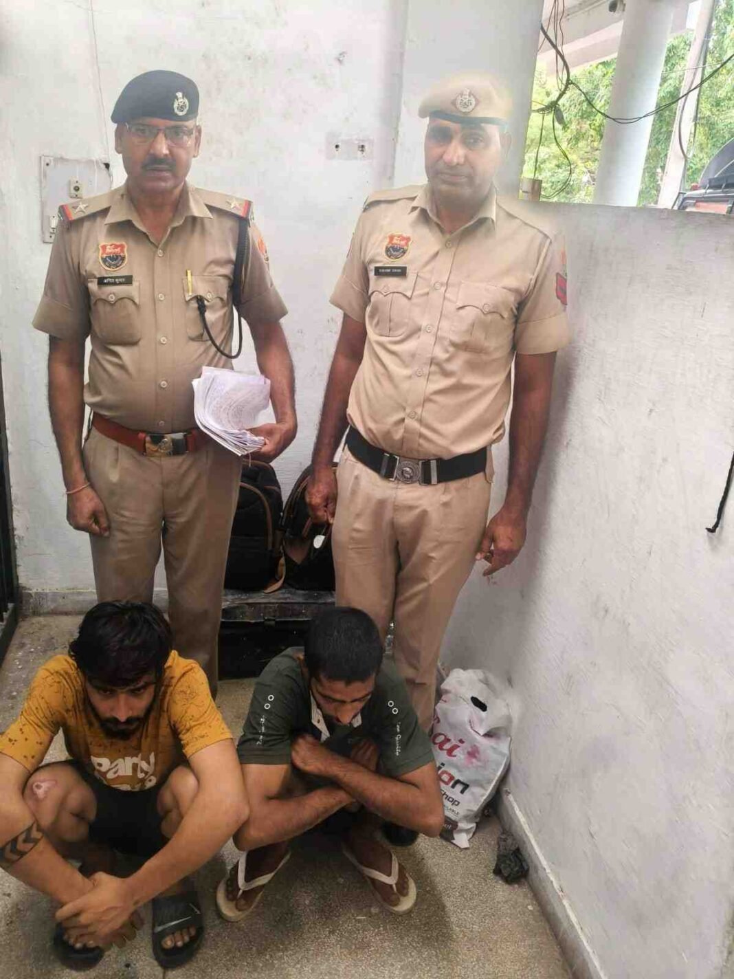 Charkhi Dadri News : PMT इंडस्ट्री में चोरी की कोशिश नाकाम | दीवार फांदकर घुसे 3 आरोपी गिरफ्तार Charkhi Dadri News : PMT इंडस्ट्री में चोरी की कोशिश नाकाम | दीवार फांदकर घुसे 3 आरोपी गिरफ्तार
