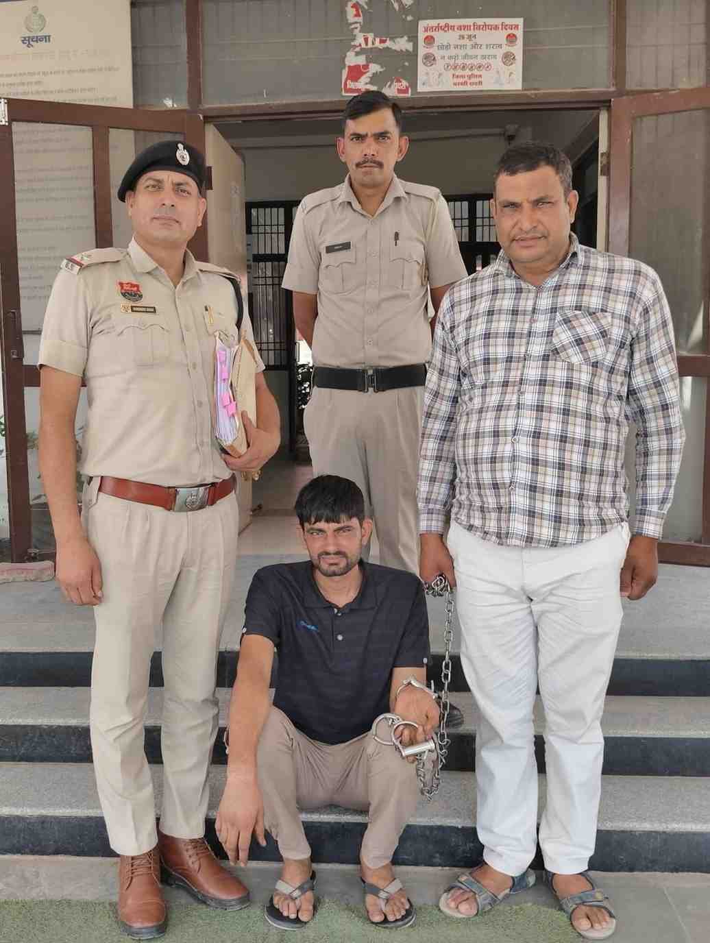 Charkhi Dadri News : चरस-गांजा-हेरोइन बरामदगी मामले में नशा तस्करी नेटवर्क का पांचवा आरोपी गिरफ्तार Charkhi Dadri News : चरस-गांजा-हेरोइन बरामदगी मामले में नशा तस्करी नेटवर्क का पांचवा आरोपी गिरफ्तार