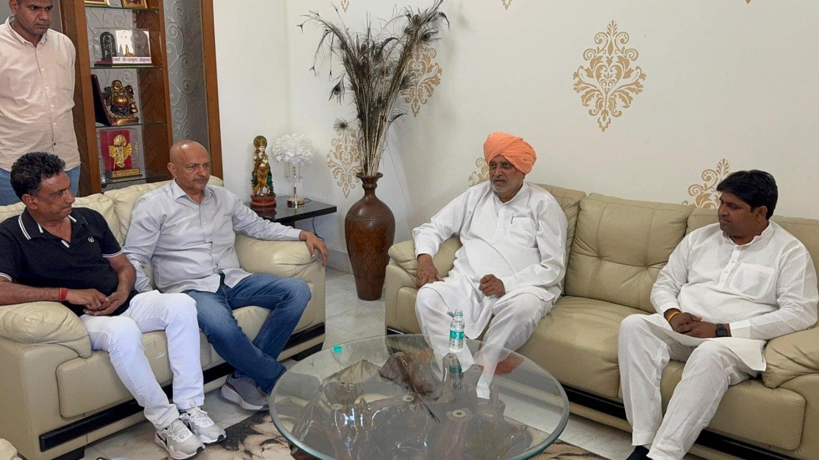 कृषि मंत्री श्याम सिंह राणा ने कांग्रेस पर किया कटाक्ष, विधायक सुनील सांगवान से मिले